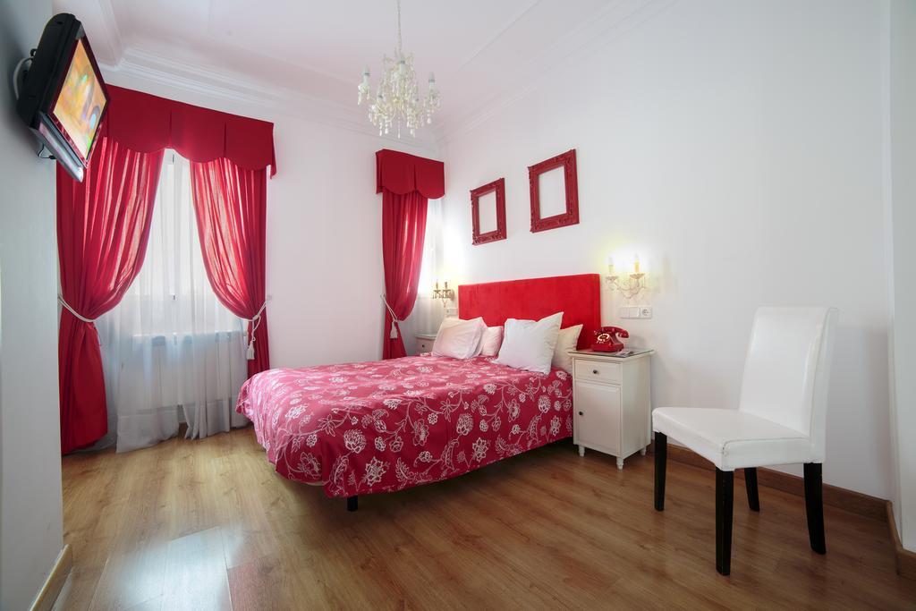 Guest house Adria Santa Ana 3*