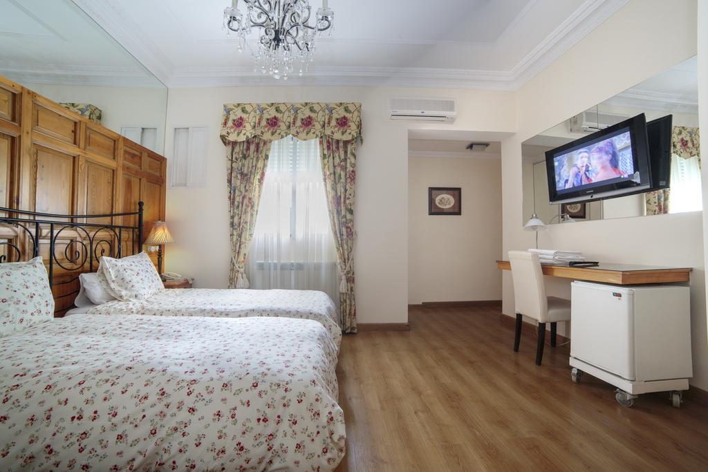 Guest house Adria Santa Ana Madrid